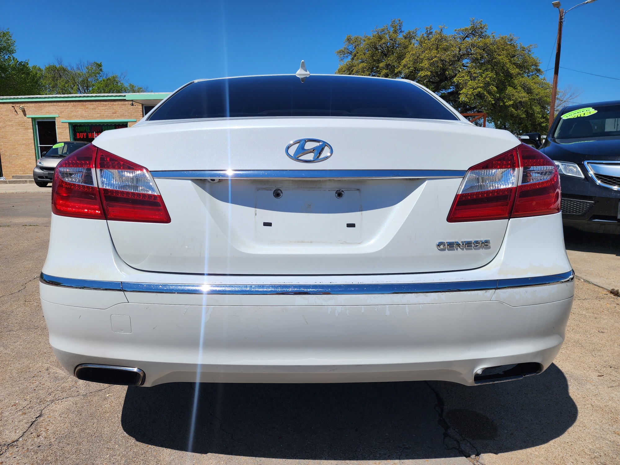 2013 WHITE Hyundai Genesis 3.8L (KMHGC4DD1DU) with an 3.8L V6 DOHC 24V engine, 6-Speed Automatic transmission, located at 2660 S.Garland Avenue	, Garland, TX, 75041, (469) 298-3118, 32.885387, -96.656776 - CASH$$$$$$ CAR!!!! This is a SUPER CLEAN 2013 HYUNDAI GENESIS 3.8L SEDAN! SUPER CLEAN! PUSH START! HEATED/LEATHER SEATS! BLUETOOTH Great Gas Mileage! Come in for a test drive today. We are open from 10am-7pm Monday-Saturday. Call us with any questions at 469.202.7468, or email us at DallasAuto - Photo #4